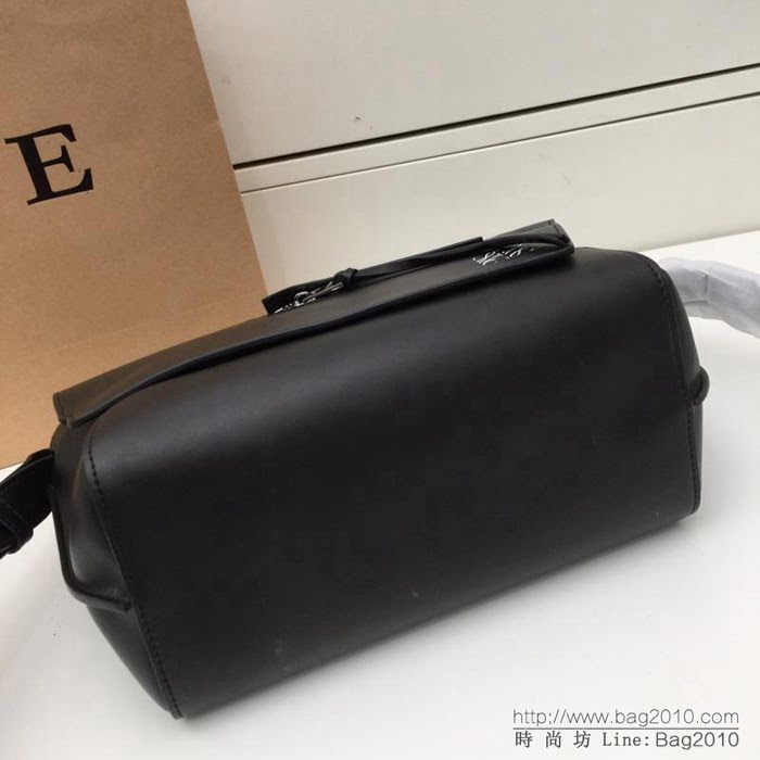 LOEWE羅意威 專櫃同步 經典百搭 明星同款 Military Messenger 信使包 0169 男女同款  jdl1024